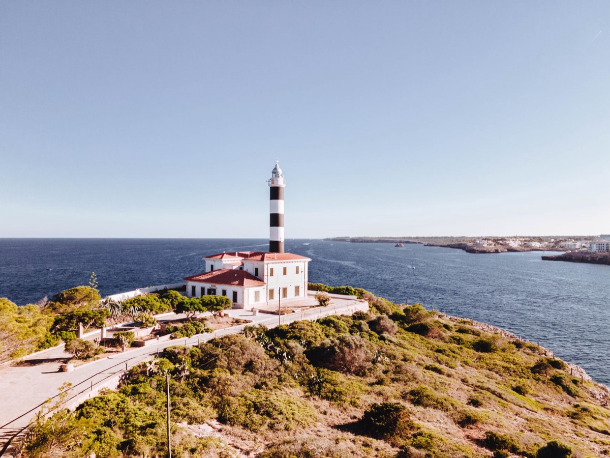 una luce diurna su un'isola remota