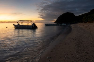 フィジー旅行の拠点選び：本島か離島か？200選比較ガイド