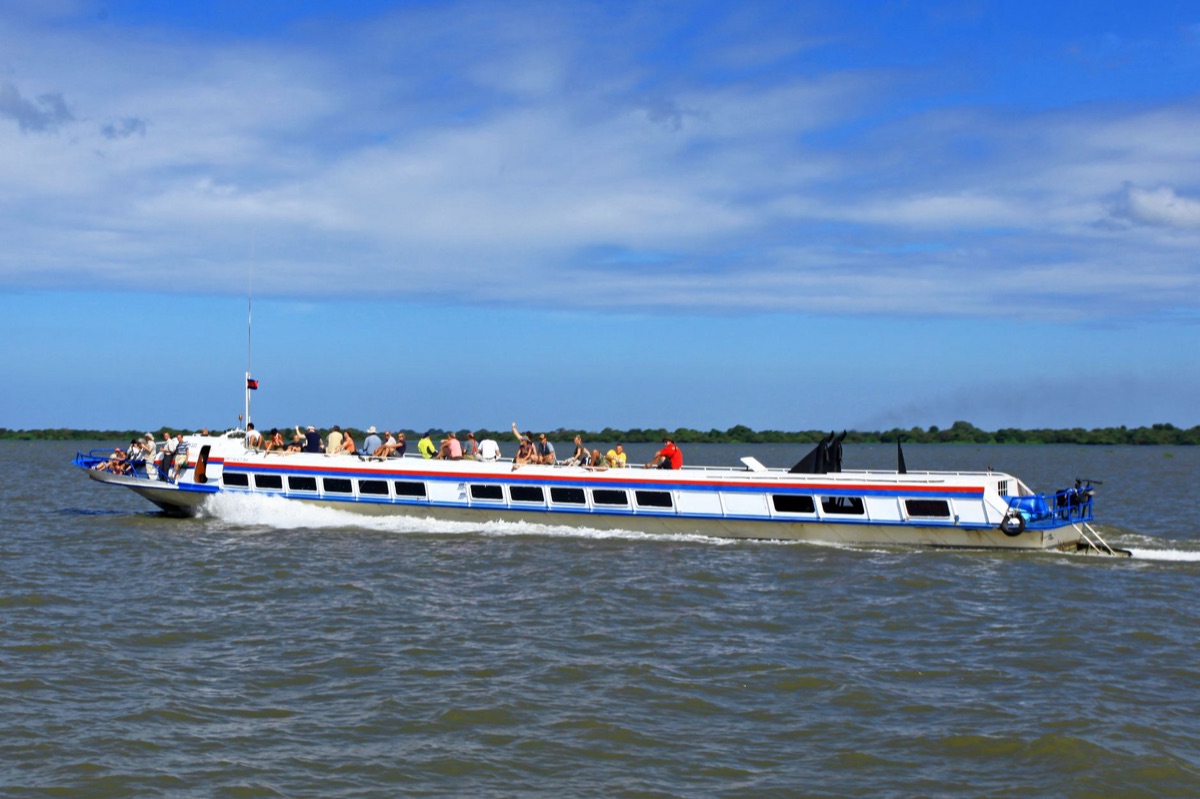 Fiji boat with passengers