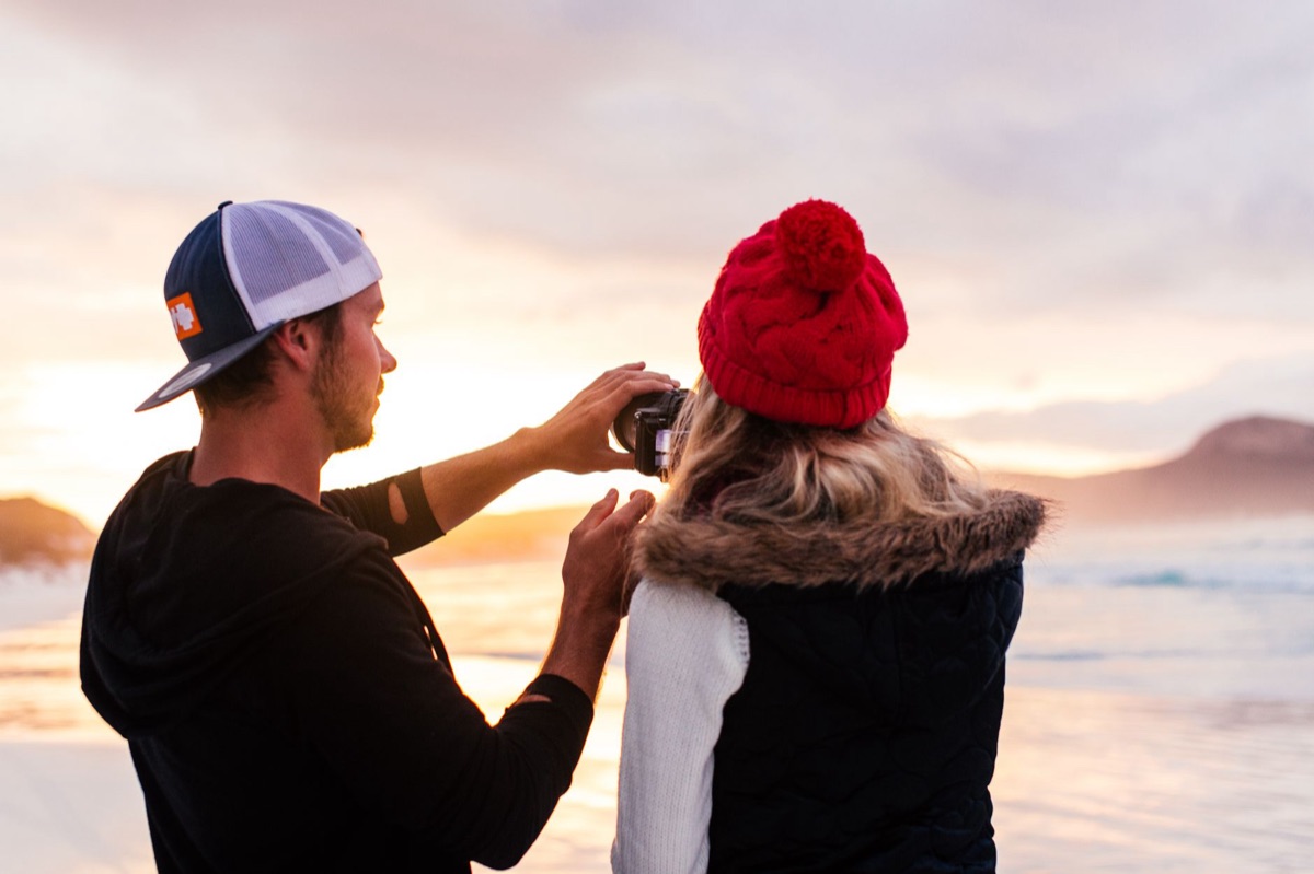 Familie macht Foto am Strand