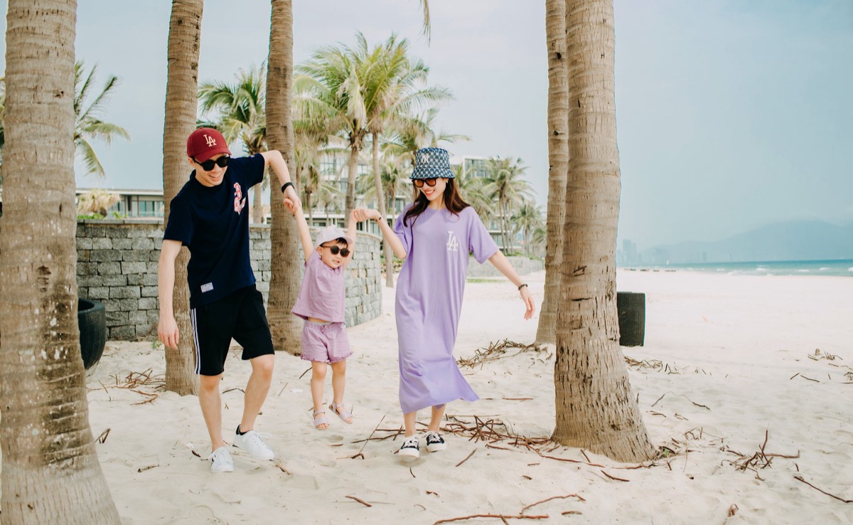Enfants dans un resort familial
