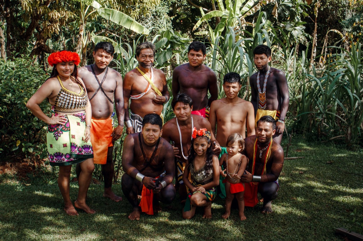 fiji people with traditional clothing